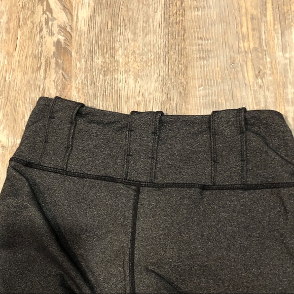 Lululemon yoga pants size 4 - Picture 3 of 5